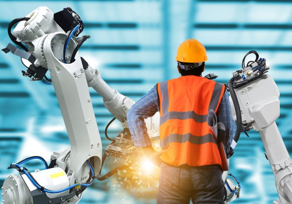 Equipe da Family Systems desenvolvendo soluções de automação para pequenas empresas